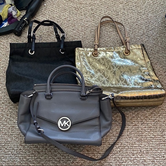 Bundle!!! Three Michael Kors purses - Picture 1 of 8